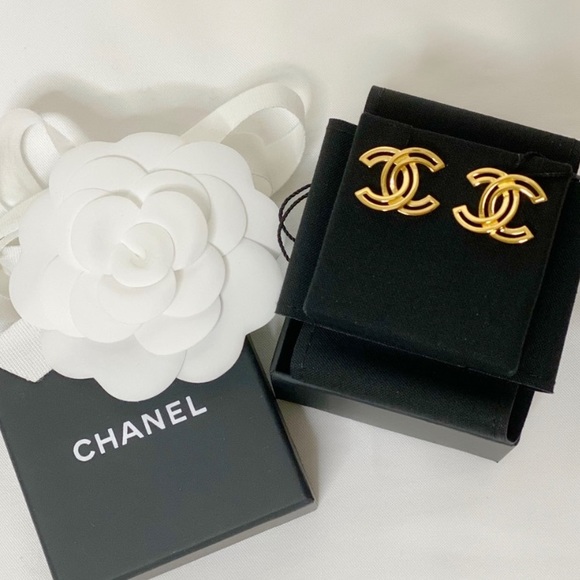CHANEL Jewelry - Chanel 20k studs
